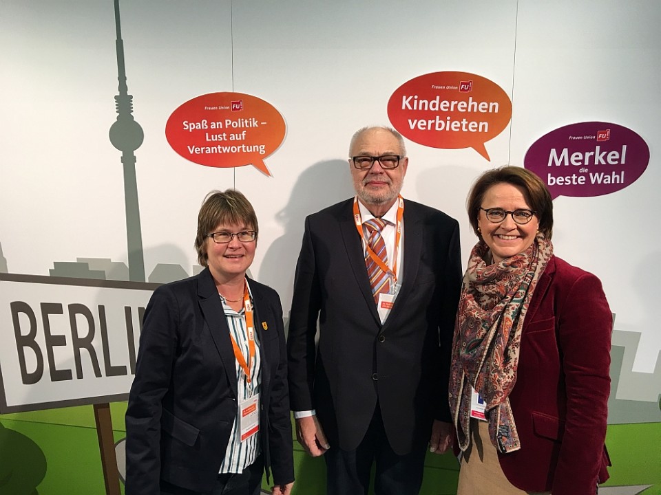 Christel Bartelmei und MdB Rainer Hajek mit Annette Widmann-Mauz, der Vorsitzenden der Frauen Union